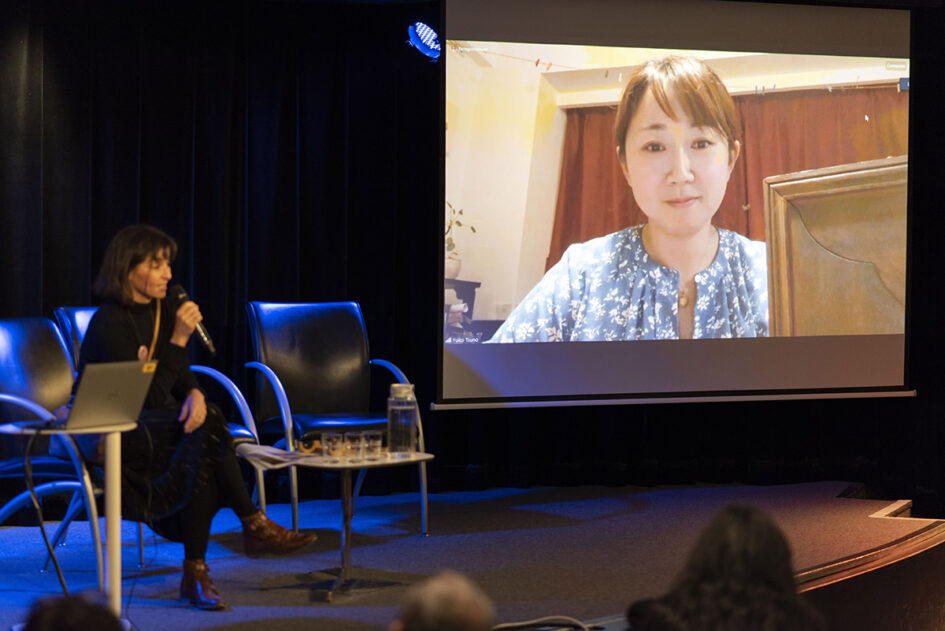 photo de Yuiko Tsuno prête pour une conférence en visio