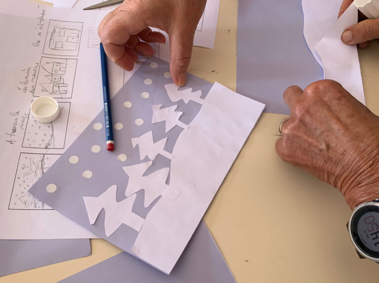 photo de mains en train de bricoler